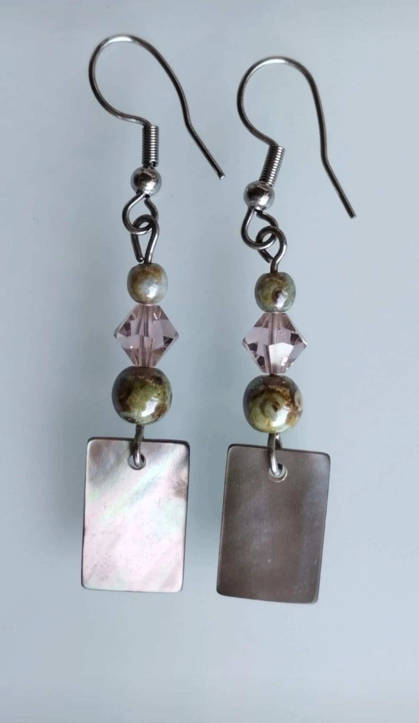 🦪🌟🟢Preciosos y Elegantes Pendientes Artesanales de Madre Perla, Cristal Swarovski y Perlas de Río🟢🌟🦪